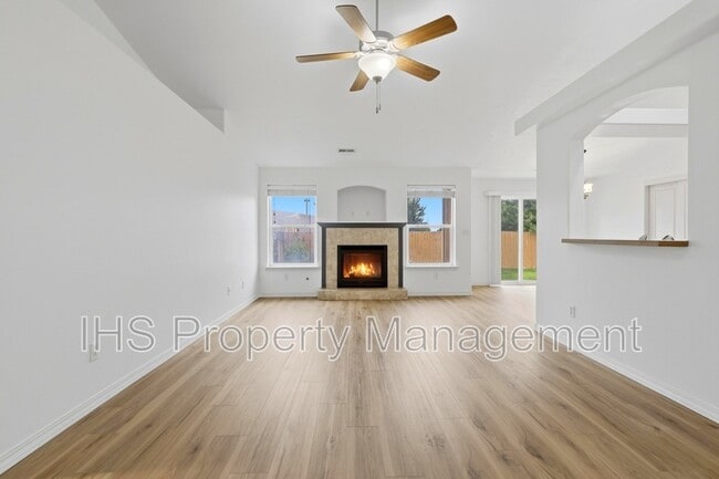 Foto del edificio - 5619 Coppercap Mountain Ln