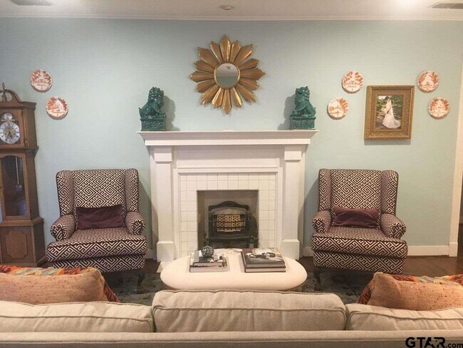 Foto del edificio - 2006 Hilltop Dr