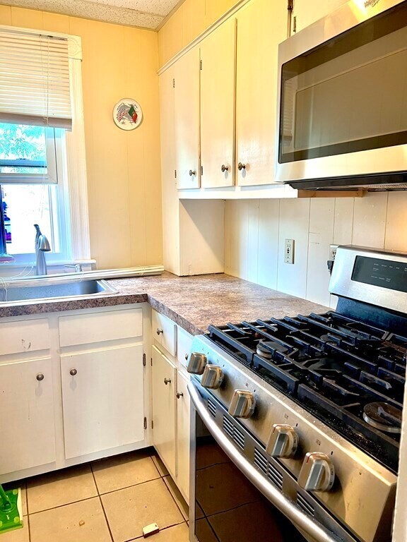 155 Whitman St Unit 2, New Bedford, MA 02745 Room for Rent in New