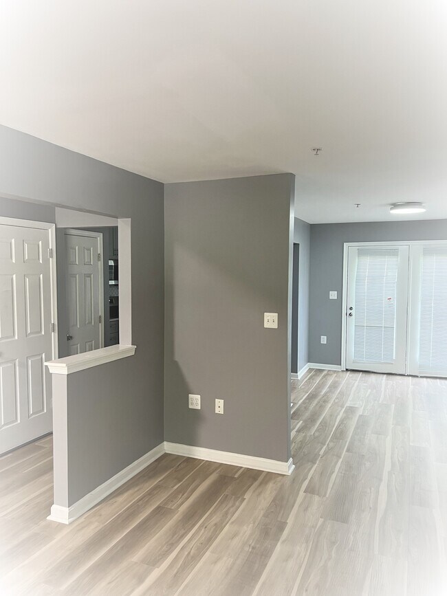 Foto del edificio - 913 Blakney Ln SE