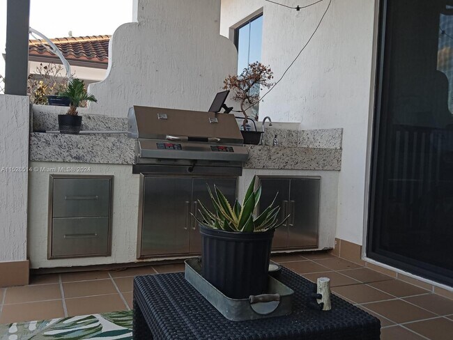 Foto del edificio - 5220 NW 83rd Ct