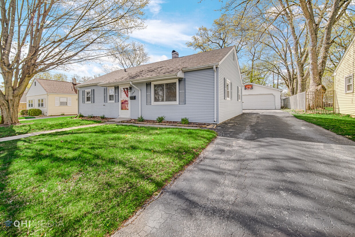 202 Northview Dr, Valparaiso, IN 46383 House Rental in Valparaiso, IN