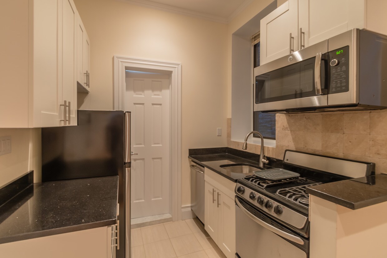Foto principal - 228 E 28th St