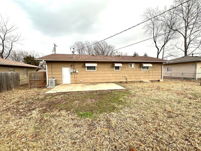 Foto del edificio - NEWLY REMODELED 3 BEDROOM 1 BATH IN WEBB CITY-$1200 RENT-$1200 DEPOSIT