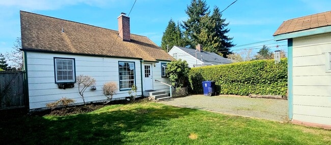 Foto del edificio - Mullen St. 3 bed/1bath North End with loft