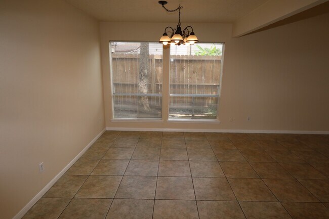 Foto del edificio - 13318 Rain Lily Ln