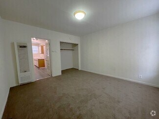 Building Photo - 2613 Sacramento St