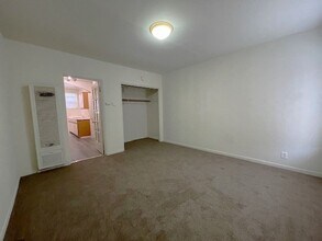 Building Photo - 2613 Sacramento St