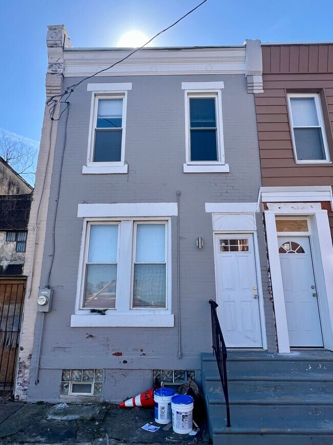 Foto del edificio - Recently Renovated 3-Bedroom Townhome in Allegheny West! Available NOW!