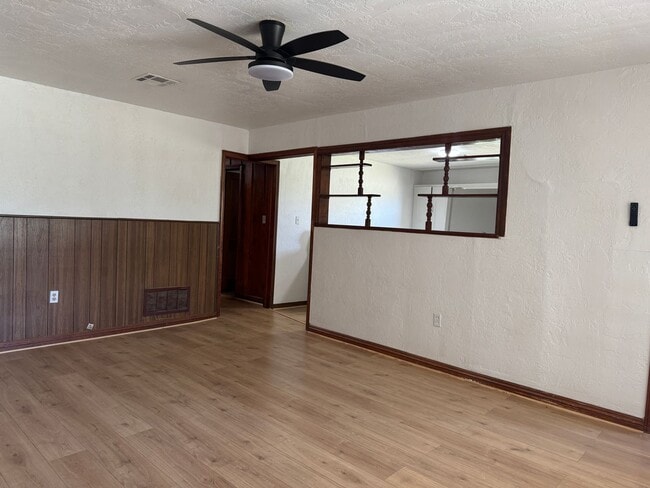 Foto del edificio - 813 SW E Ave