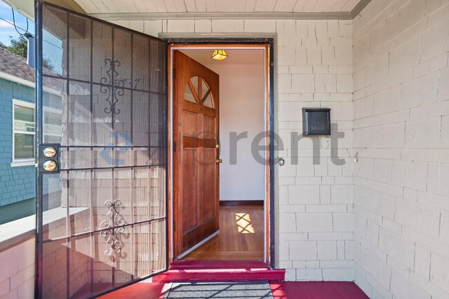 Building Photo - 5737 Gaskill St