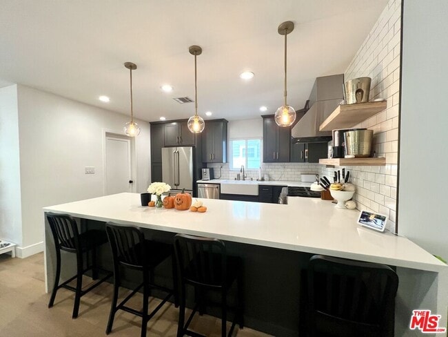 Foto del edificio - 4321 Greenbush Ave