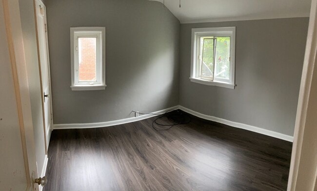 Building Photo - Cozy, Two Bed Available May 15th!