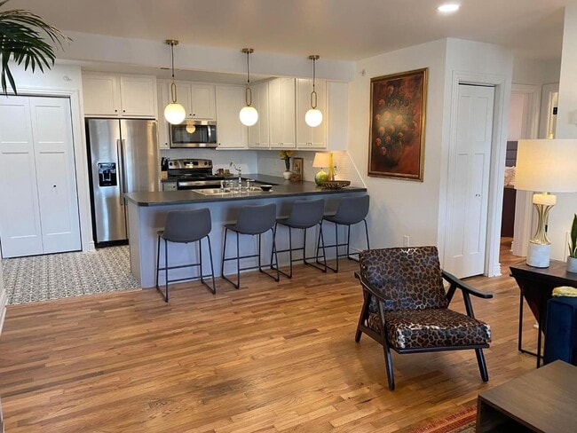 Building Photo - 922 Maple Ave