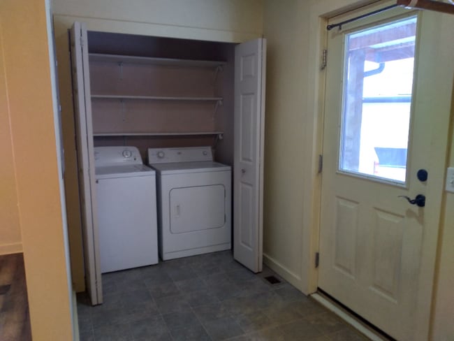 Building Photo - 39 Middle Way