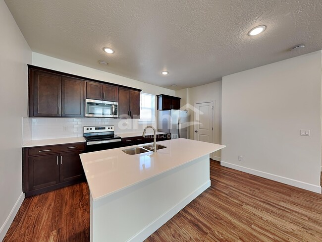 Building Photo - 6018 W South Jordan Pky