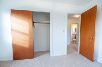 Building Photo - 2104 Sycamore Pl