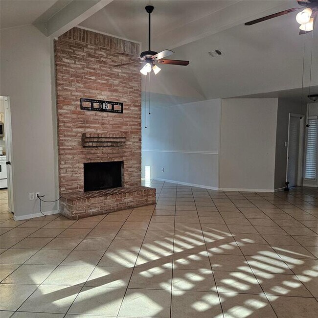 Foto del edificio - 23219 Briarcreek Blvd