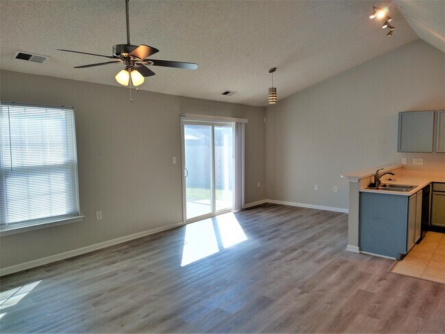 Building Photo - 7016 Blithe Low Pl
