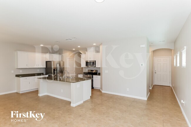 Building Photo - 5681 Point Loma Ct