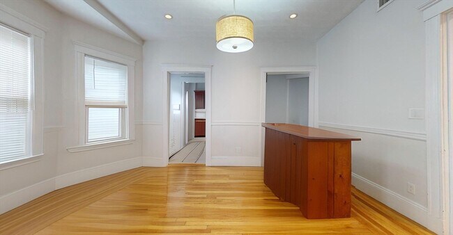 Building Photo - 34 Saranac St