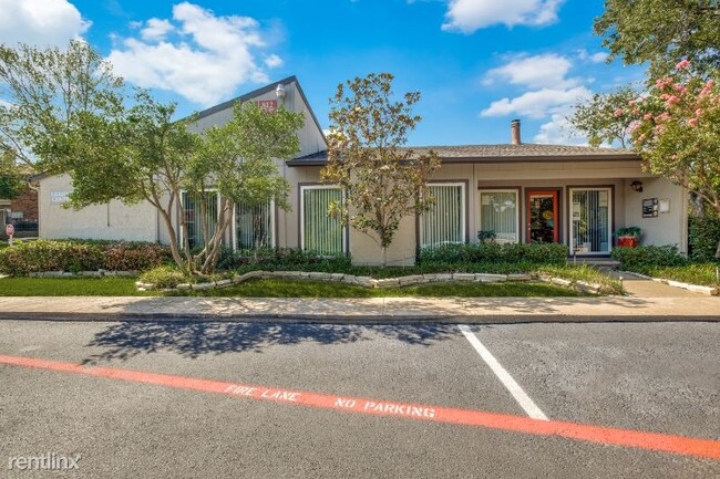 Building Photo - 703 Cooper Square Cir