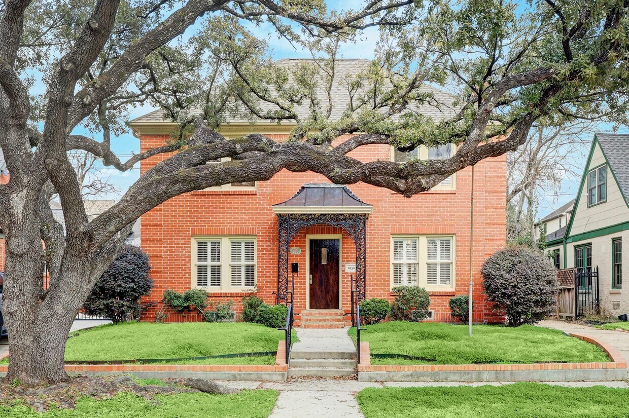 Primary Photo - 1950 Lexington St