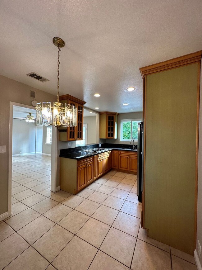 Building Photo - Los Alamitos 4 Bed House - 2 Car Gar - Pla...