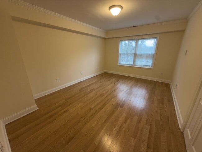 Building Photo - 20 Thornton Rd