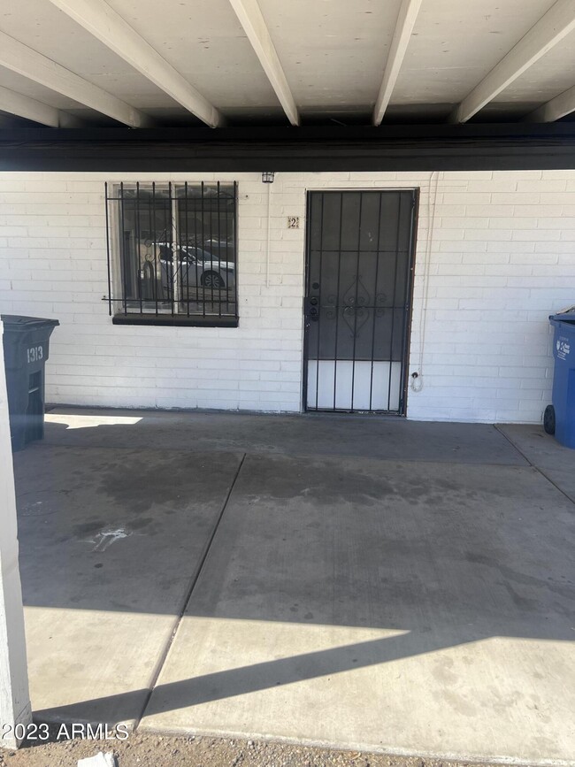 Building Photo - 1350 E Sahuaro Dr