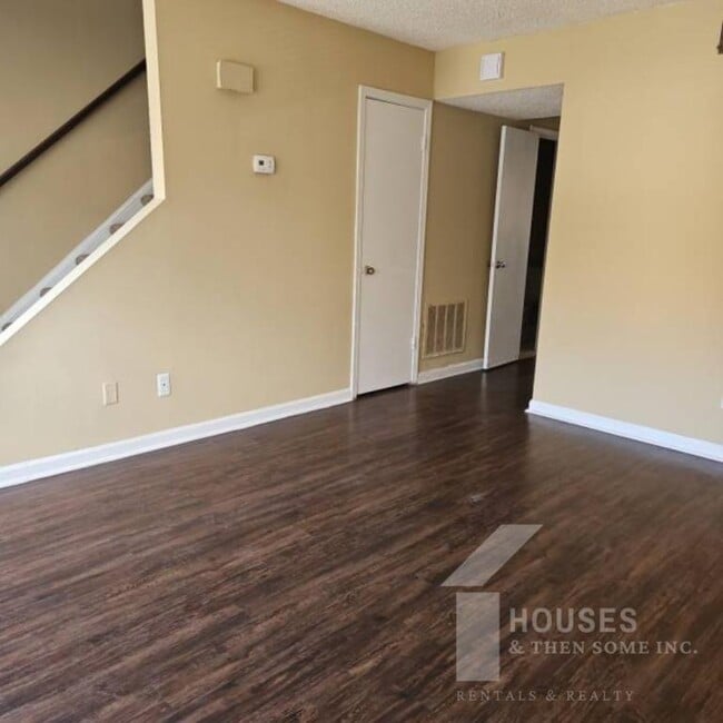 Photo - 122 Pine Creek Ct Ext House