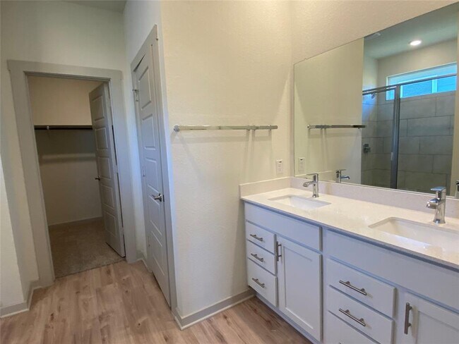 Building Photo - 13704 Zuhause Dr