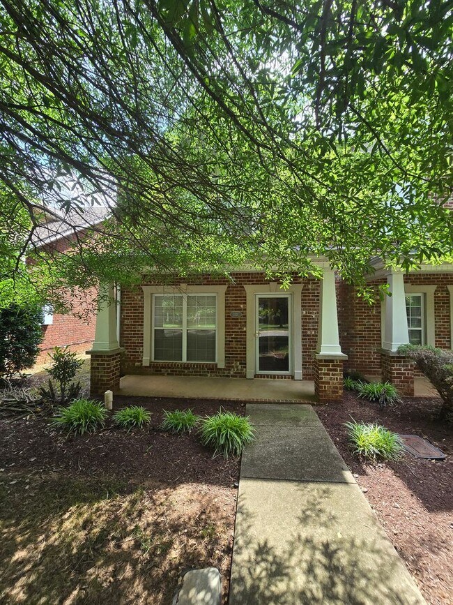 Foto del edificio - 2121 Cason Ln