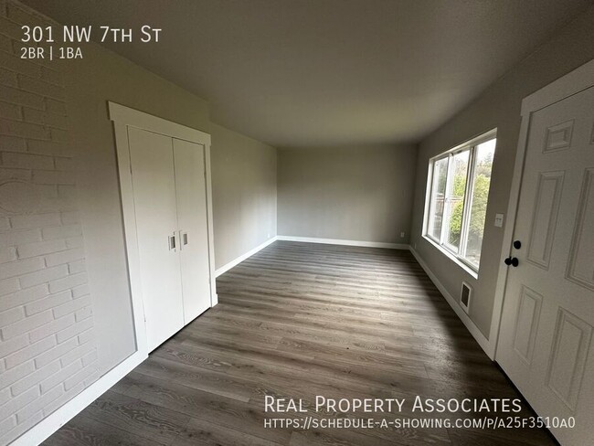 Building Photo - Newly Remodeled 2 Bedroom House near Renton