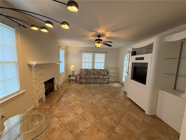 Building Photo - 1837 22nd Ave