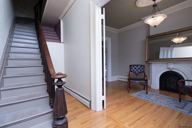 Foto del edificio - 279.5 Hudson Ave