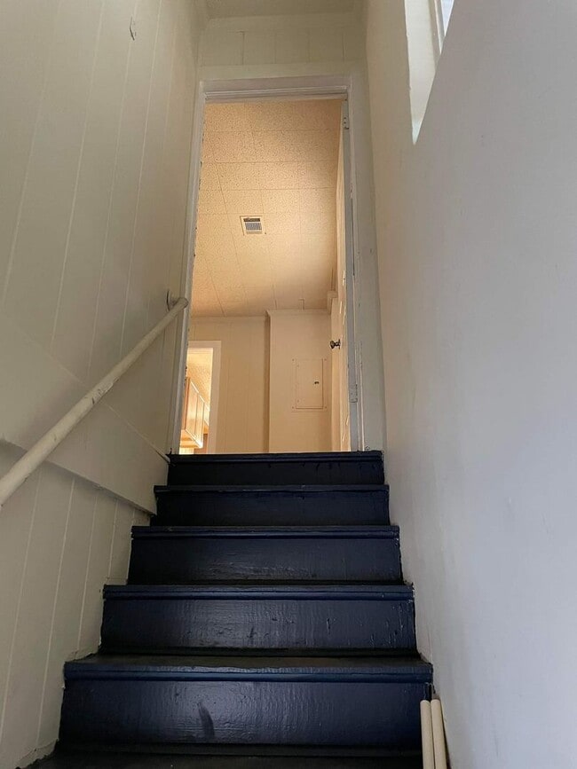 Building Photo - 2271 Mann Rd - Unit 2 | Upper-Level Unit