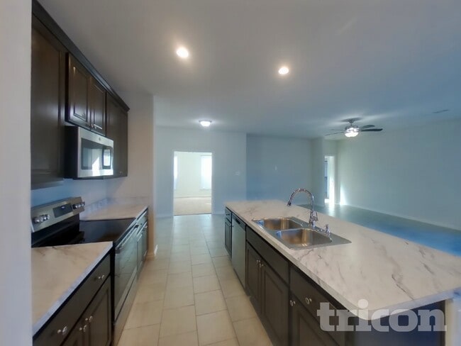 Foto del edificio - 332 Marble Creek Dr