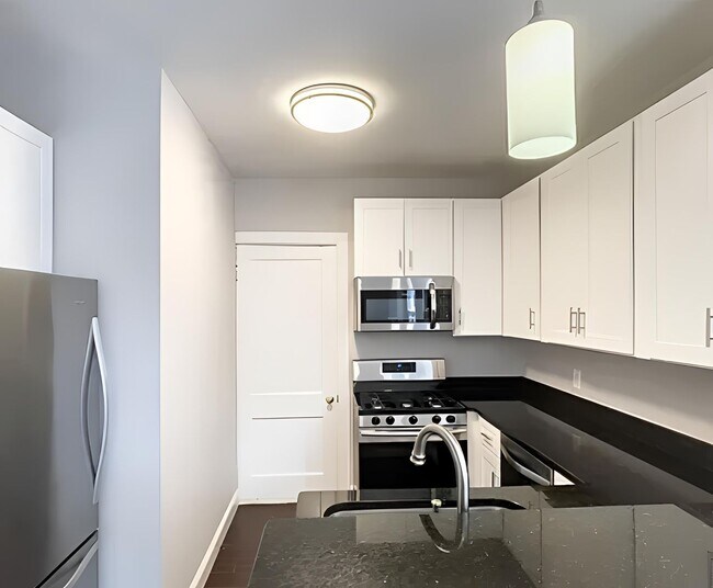 Foto del edificio - 2642 Madison Rd