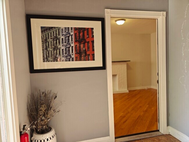 Foto del edificio - 4941 N Drake Ave