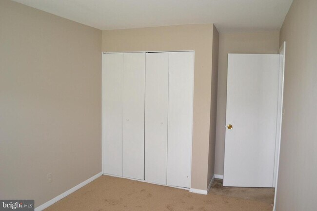 Building Photo - 302 Hometown Way
