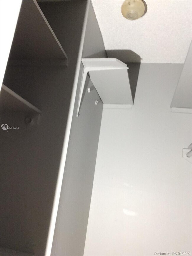 Foto del edificio - 1825 W 44th Pl