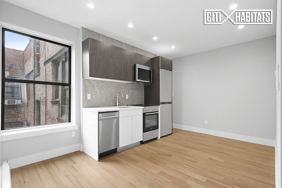 Primary Photo - 1569 Lexington Ave