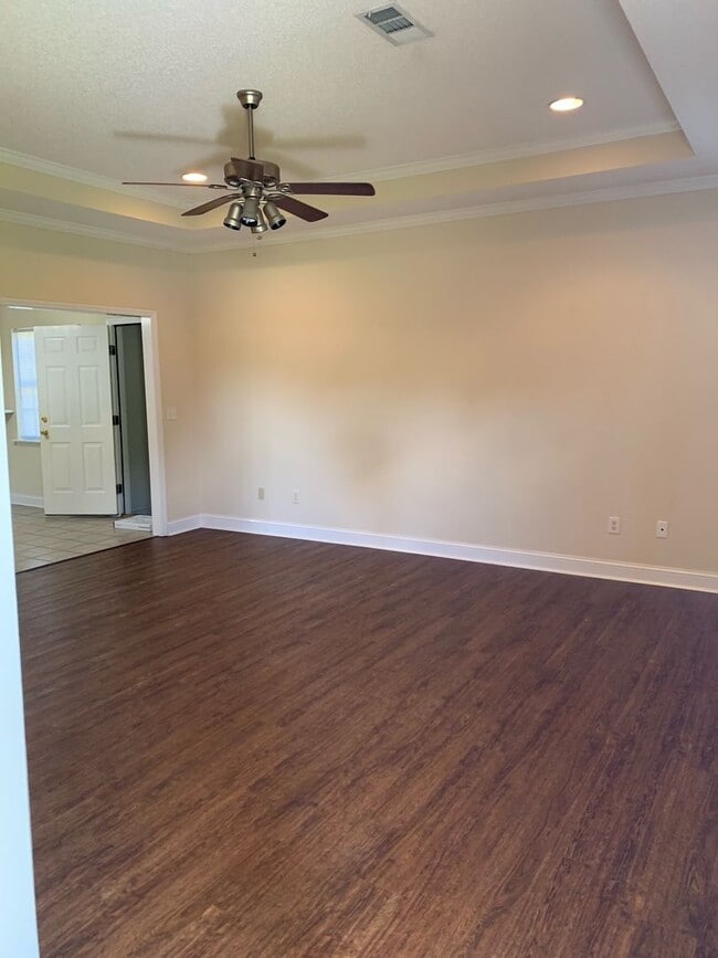 Building Photo - 234 Long Pine Dr