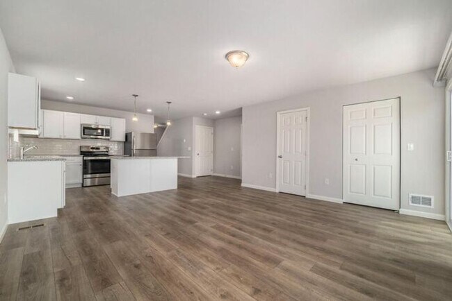 Building Photo - 314 S W Ave