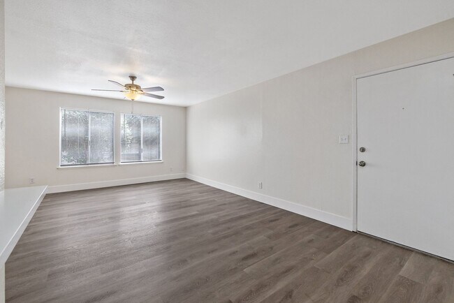 Foto del edificio - Brand new remodel unit! Must see