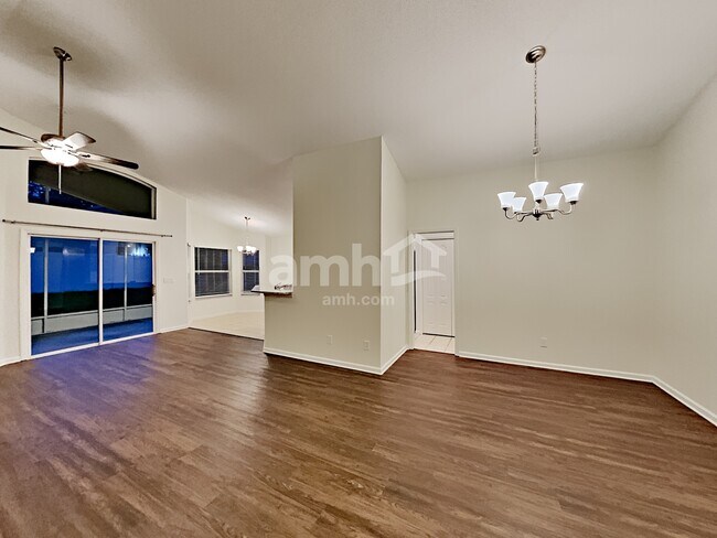 Foto del edificio - 15854 Bay Vista Dr