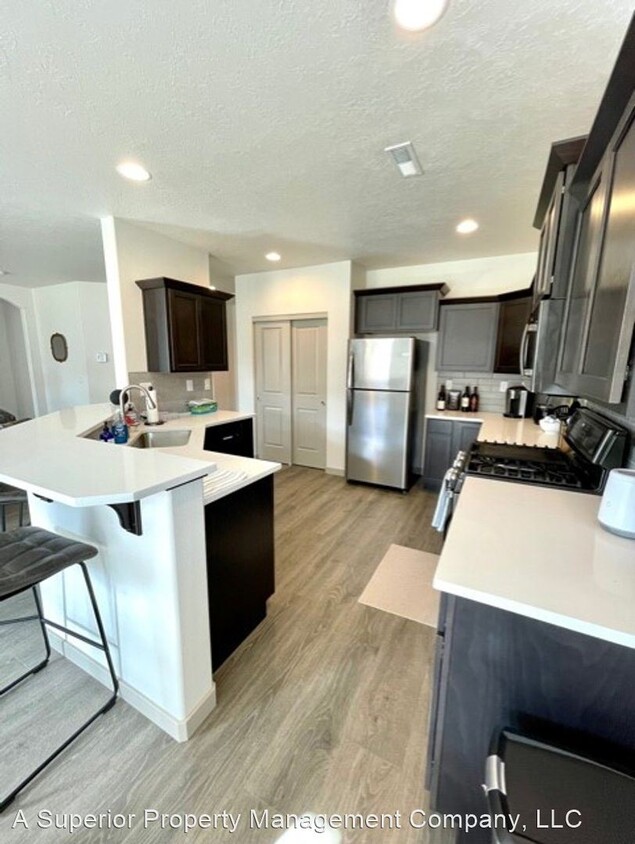 Foto principal - 3 br, 2 bath House - 4446 SW Majestic Ave