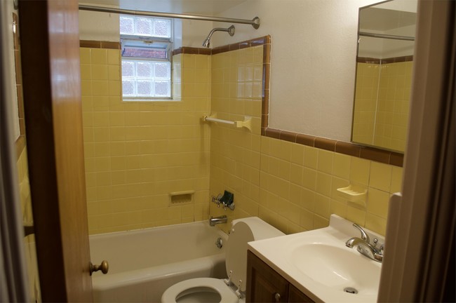 Building Photo - 2255 Sherwood Ave