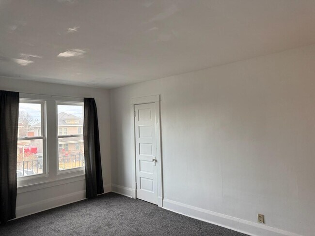 Foto del edificio - 1922 Grange Ave